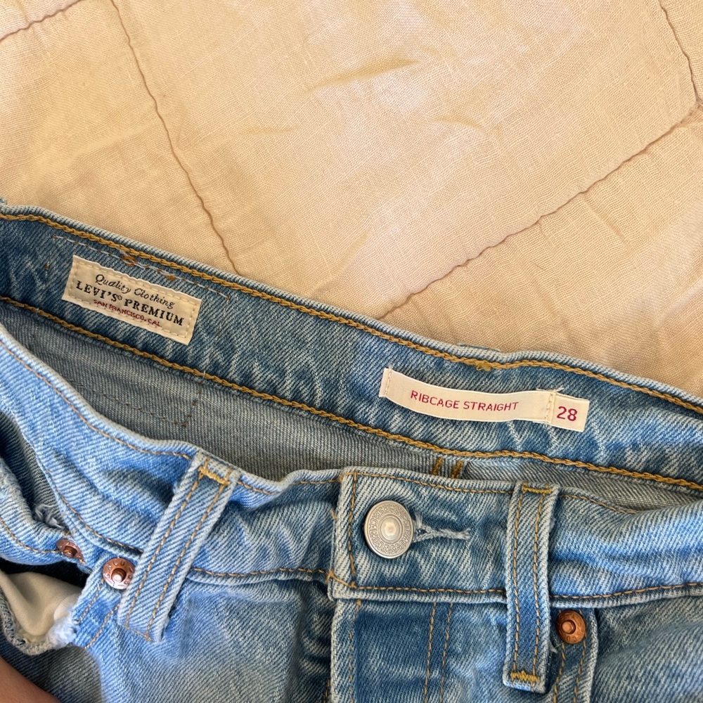 Levi's Premium Ribcage Straight Jeans - Light Blue